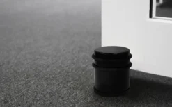 Dørstopper frittstående Ø62 x 75 mm matt svart