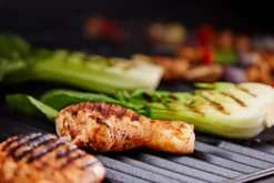 Gassgrill med 4 brennere og sidebrennere – Grillexpert