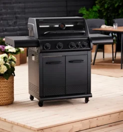 Gassgrill med 4 brennere og sidebrennere – Grillexpert