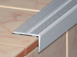 Trappekantlist aluminium 26 x 42 mm x 0,9 m